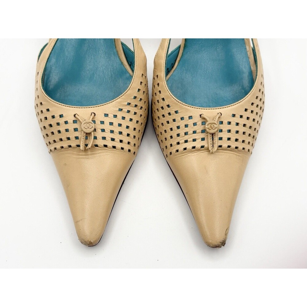 Chanel Beige Leather Perforated Slingback Heels w/ CC Charm Accent EU 35.5 - Picture 5 of 14